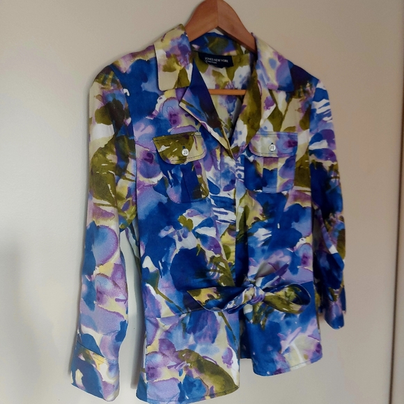 Watercolor tie waist blouse - Picture 8 of 8